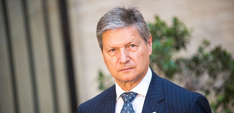 Entrevista a Vicente Genovés, presidente del Colegio del Arte Mayor de la Seda